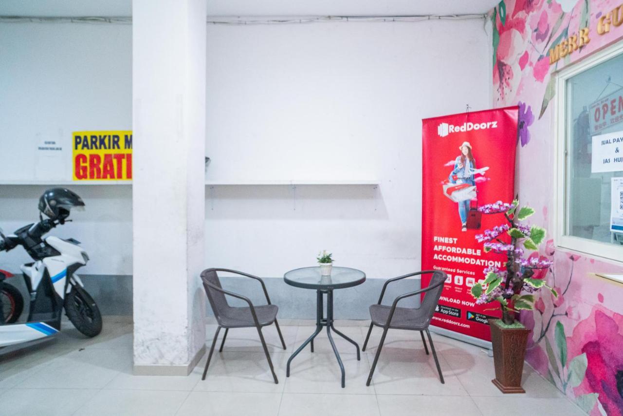 Reddoorz At Merr Rungkut Jl Gunung Anyar Gununganjar Esterno foto