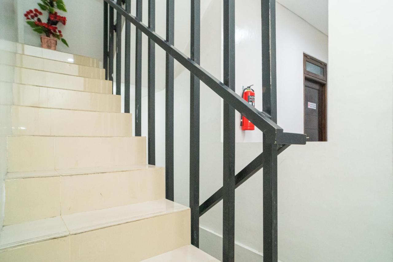 Reddoorz At Merr Rungkut Jl Gunung Anyar Gununganjar Esterno foto